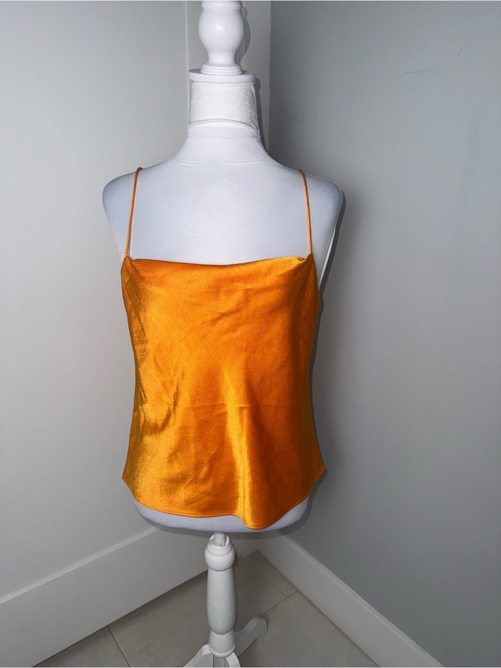 Alice + Olivia Harmony Drapey Silk Tank in Tangerine/Size Large - Picture 2 of 10